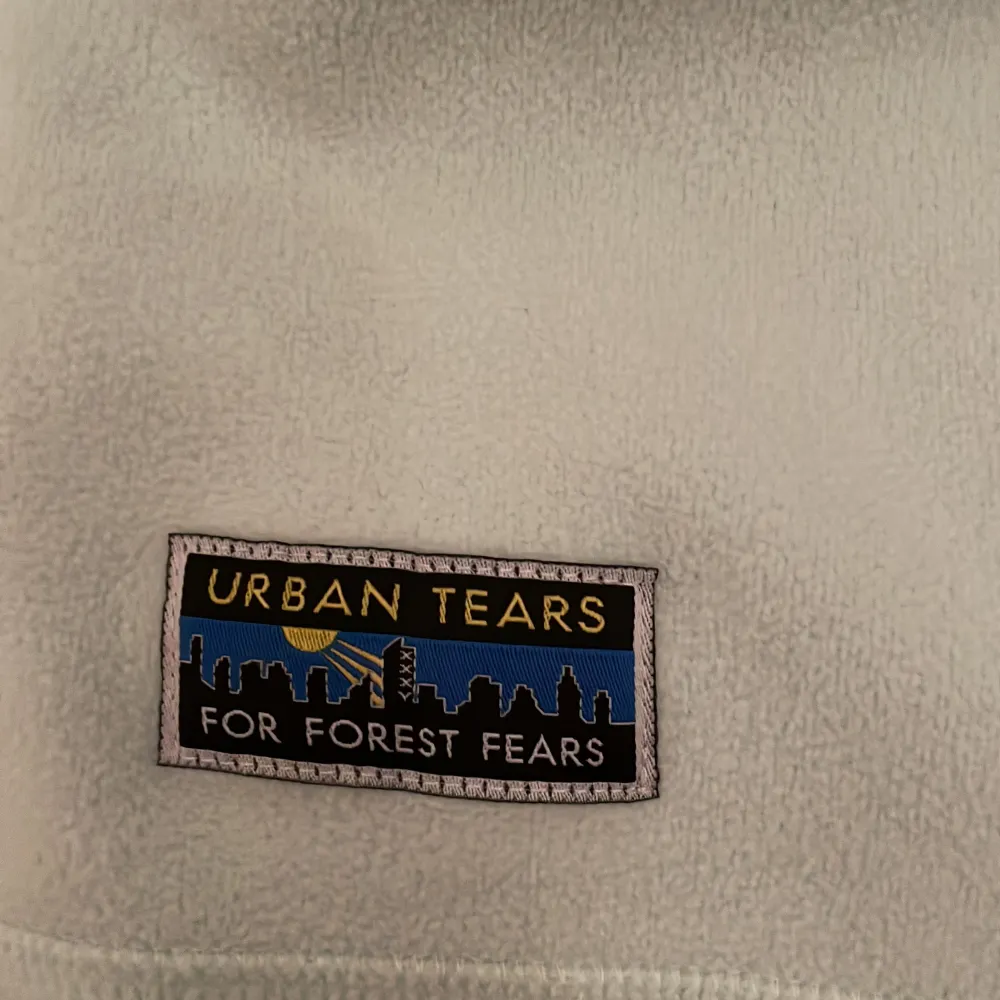 Oanvänd Urban tears fleece . Tröjor & Koftor.