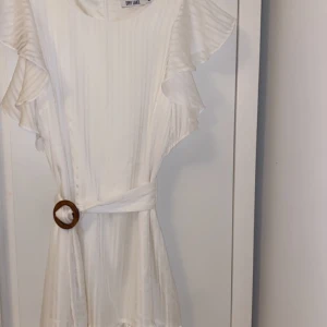 Klänning vit - Toppskick 