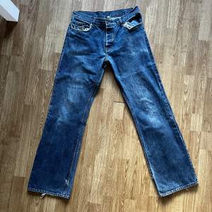 (Mått: W33, L34) regular fit bootcut jeans i väldigt fint skick utan skador. Går att frakta via postnord eller mötas upp
