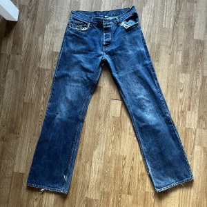 Bootcut Jeans - (Mått: W33, L34) regular fit bootcut jeans i väldigt fint skick utan skador. Går att frakta via postnord eller mötas upp