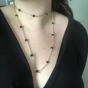 Goth-style halsband - Extra långt halsband i gott skick men dm:a gärna vid frågor eller behov av bättre bilder/mer info. Köparen står för frakt (15kr)