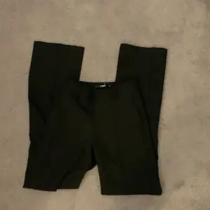Ett par oanvända kostym byxor från bik bok säljer för att dom är för korta i benen ( köparen står för frakt 50kr)