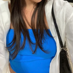 ADSGN linneskjorta - ADSGN linneskjorta som är nästintill oanvänd!!! Lite stor på mig som vanligtvis har storlek XS och denna är oversize så kan passa alla från S-M skulle jag säga eller om du bär XS men vill ha den völdigt oversize!🌟 Superfint skick✌🏼 nypris 899