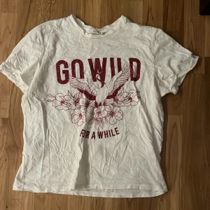 Mango - Säljer denna Mango t-shirt i stolek s. Begagnad skick!💓