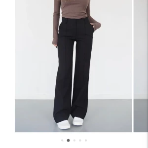 Kostymbyxor - Helt oanvända, endast provade men var för stora! Kostymbyxor från Venderbys, strl S. Köpta för 643 kr på Venderbys hemsida.