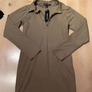 Klänning - Klänning oanvänd, från Nelly . Stl L