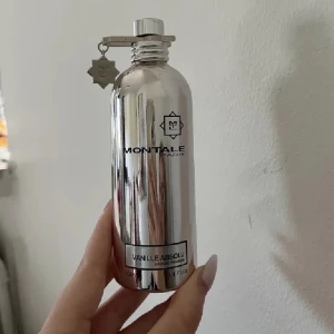 Parfym  - En ljuvlig vanilj doft, köpt på montales hemsida. Ca 60% kvar i flaskan. 