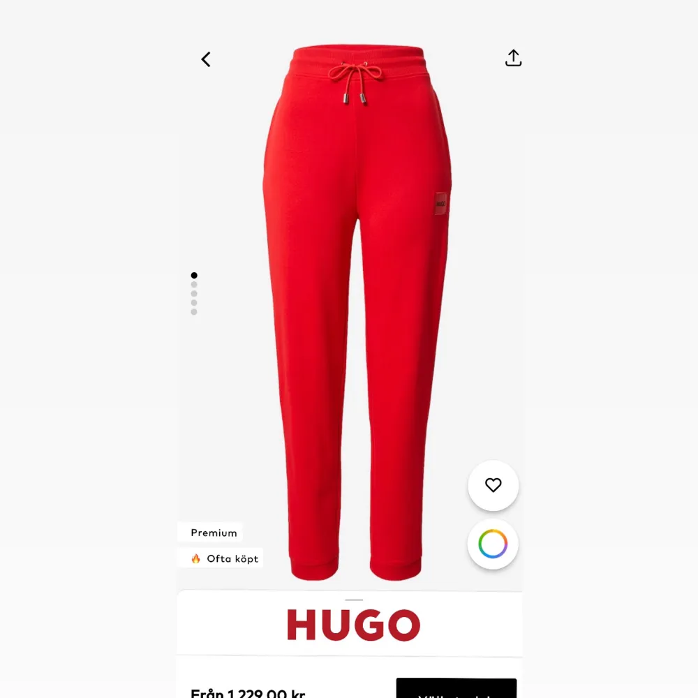 Hugo boss set köpta från about you t-shirt köpt för 620 byxorna för 1260 sammanlagt 1880kr ny pris 450kr  har använt dem 2-3 gånger max så ff i jätte bra skick ♥️  . Hoodies.