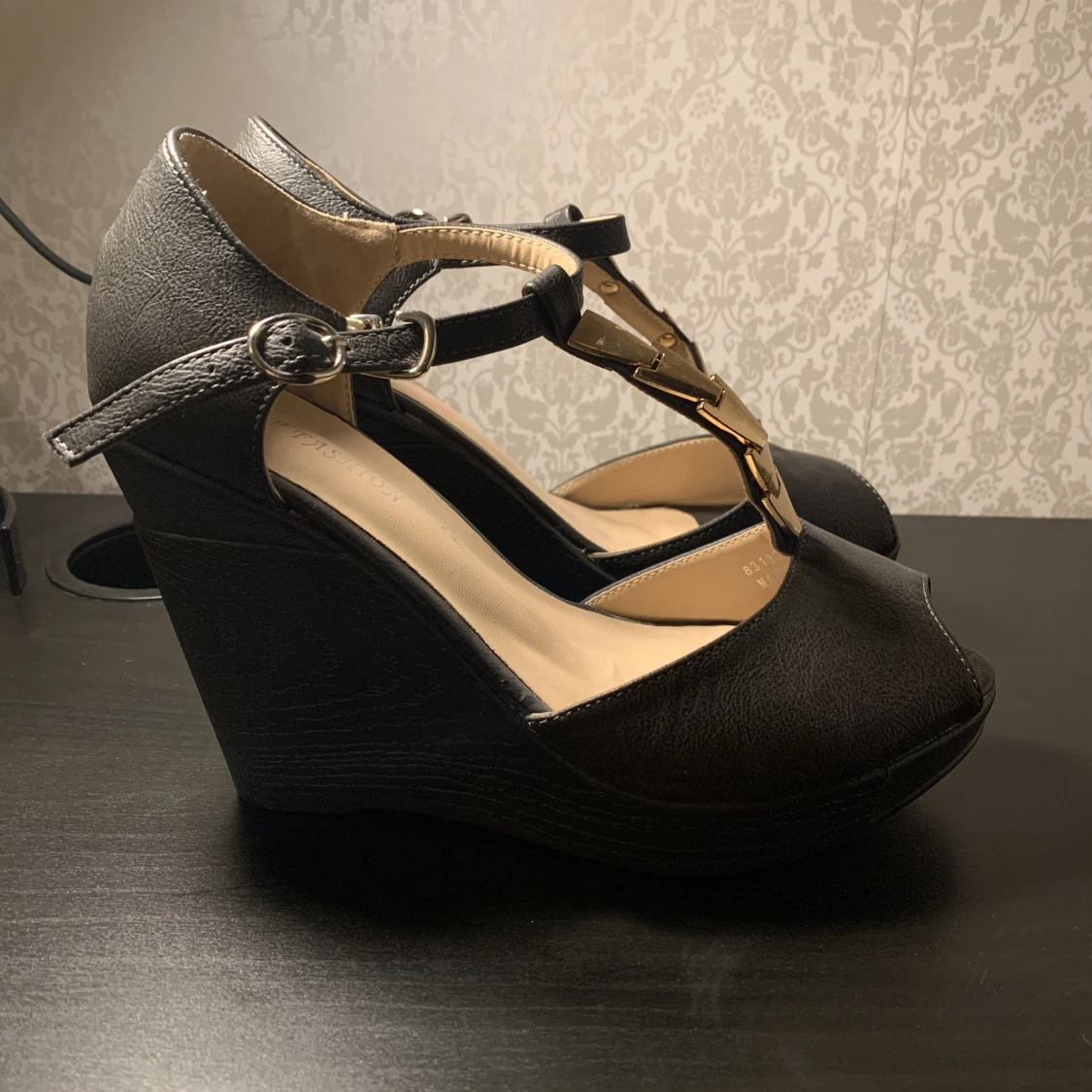 Klackskor i storlek 37