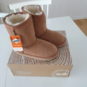 Uggs strl 33 - helt nya uggs, nypris 995:-