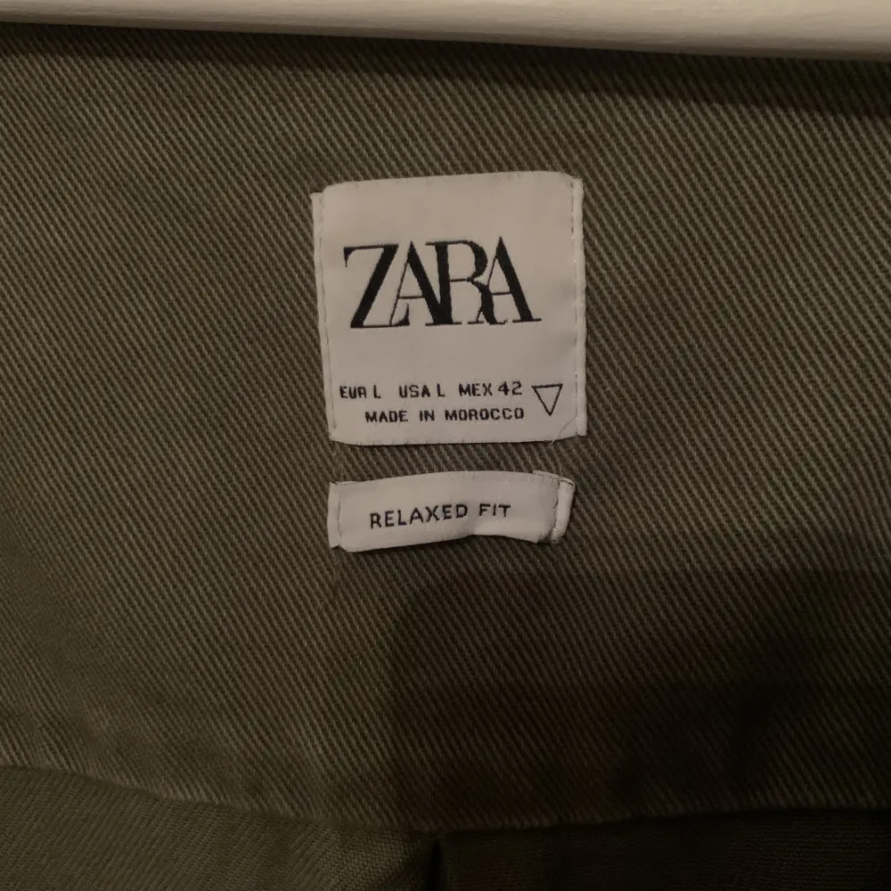 Snygg grön overshirt från Zara, storlek L. Jackor.