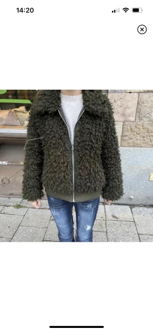 Hm jacka - Superfin jacka från hm i vitt i stl 34, samma som på första bilden men i vitt, 500+fralt