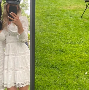 Studentklänning från ByMalina - Vääärldens finaste studentklänning från ByMalina, passar XS-S! Använd 1 gång, inga defekter! Finns fler bilder. Nypris 2600kr, pris kan diskuteras ❤️