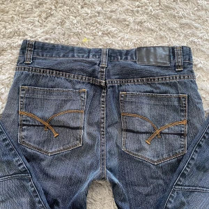 Lågmidjade jeans - Säljer dessa jeans eftersom de är för små på mig, väldigt bra skick. Använd köp nu💗