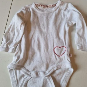 Body stl 2-4 månader  - Oanvänd 