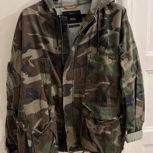 CAMO jacka oversized - Storlek Large. Oversized och i bra skick. 