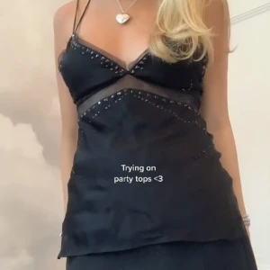 Linne  - Lägger ut igen pga oseriösare budare på förra annonsen!  Storlek m men sitter mer som en s då den är liten i storleken. Först till kvarn 300kr+frakt, köp gärna via köp nu! 