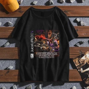 T-shirt Juciewrld  - Gör dig redo för dessa snygga JucieWRLD T-shirts. Unisexdesignen gör den lämplig för både tjejer och killar och det mjuka bomullsmaterialet ger en bekväm känsla hela dagen. VIT- St L  GRÅ -St M RÖD - St L Svart - St L