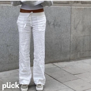 Alobha linnebyxor  - Byter dessa sjukt snygga lågmidjade linnebyxorna från Alobha (Lova widebergs märke) söker dom i storlek m o jag har s  BYTER ENDAST‼️