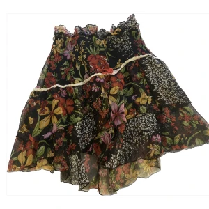 blommig kjol - köpt från Humana i somras strl: XS/S längd: 40cm midjemått: 30cm  