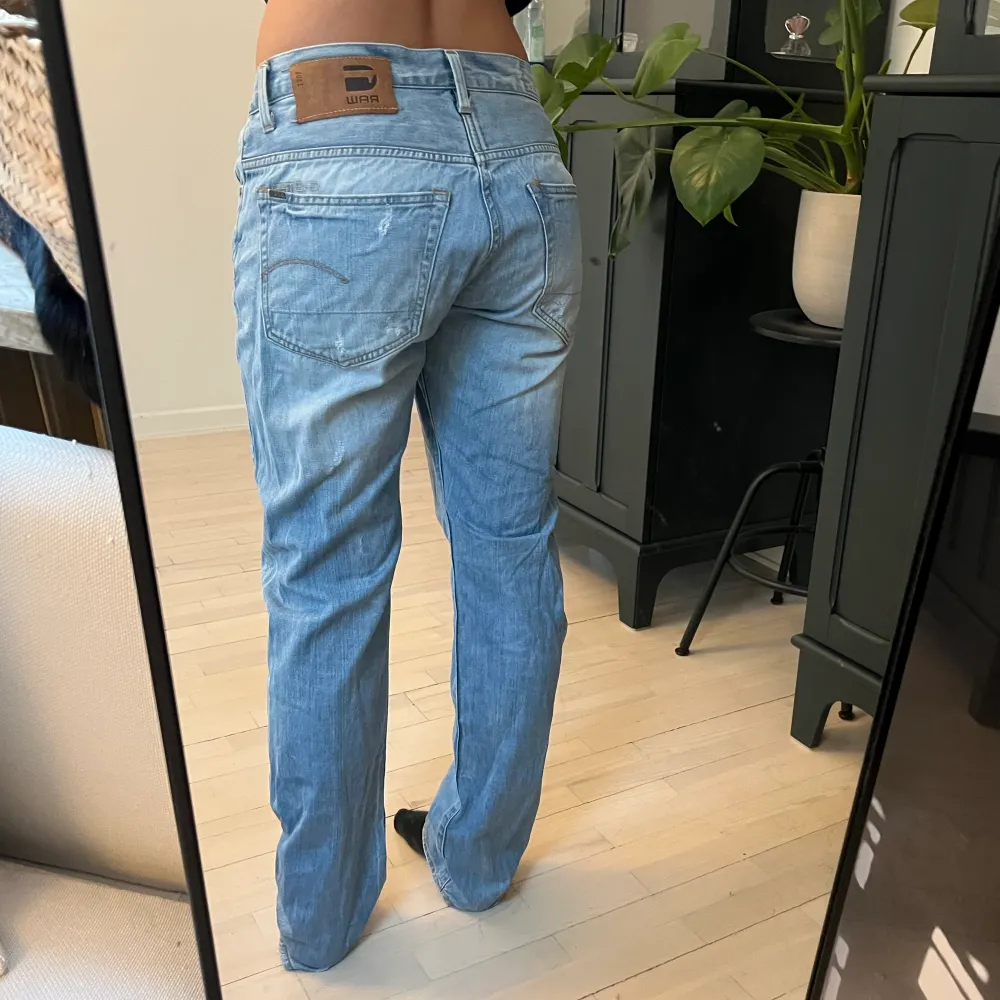 så snygga jeans från G-Star RAW i storlek 33/34 och något för stora för mig som bär 38. Jeans & Byxor.