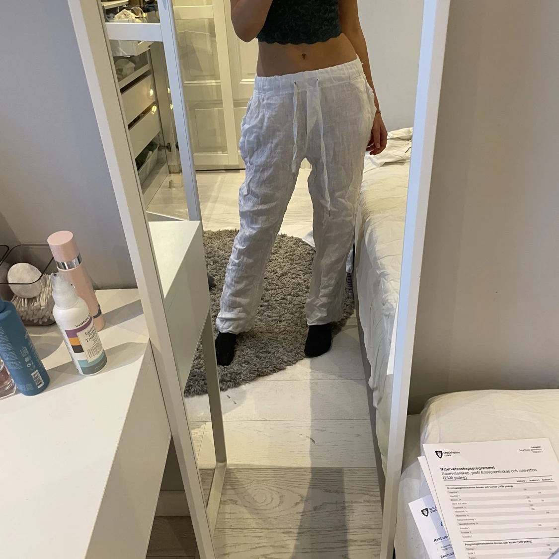 Lågmijade vita kostymbyxor