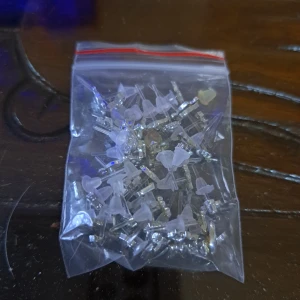 Örhängen i plast 🌞 - Hej alla glada ☺️ Här har jag en hel bunt med helt nya örhängen i plast 🌞 passar allergiker 🌞 De är aldrig ens provade🌞ca 20-30 par🌞 Pris 8 kr plus frakt 16 kr 🌞 Endast vanlig Swish då jag har för-frankerade postpåsar 🌞 vid frågor kontakta mig 🌞 Anki 