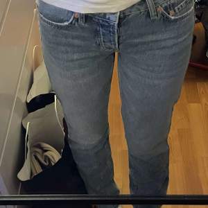 säljer dessa populära jeans från lager ”Icon”  nästan helt nya och är lågmidjade 