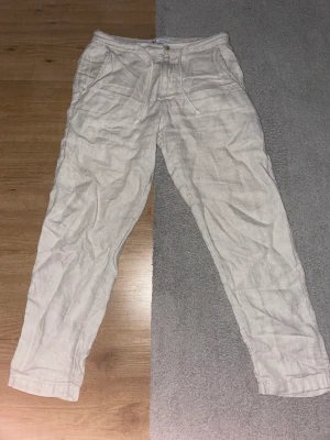 Linnebyxor  - Säljer dessa då de är för små, använde bara en säsong. Skick 9/10 funkar perfekt fortfarande