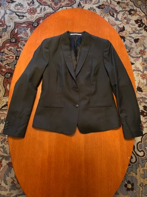 Kavaj och kjol - Bara använda ett par gånger 