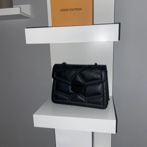 Väska - Fin väska, nytt skick. Köparen står för frakt.