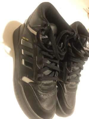 Adidas skor - Lite använda. 