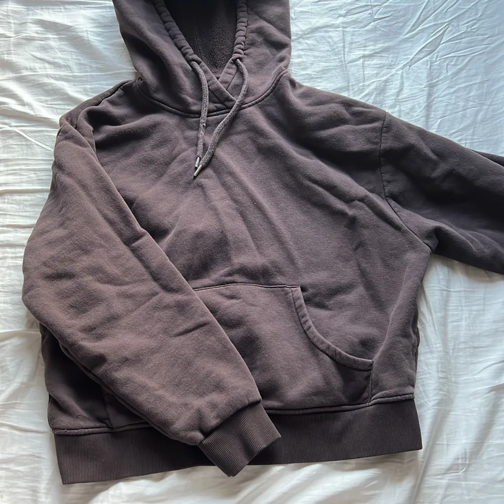Säljer min fina bruna hoodie från Lindex i strl s. I fint skick, inga defekter! . Hupparit & Collegepaidat.