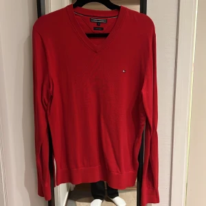 V neck stickad tröja från hilfigher - Snygg v neck tröja från Tommy Hilfigher