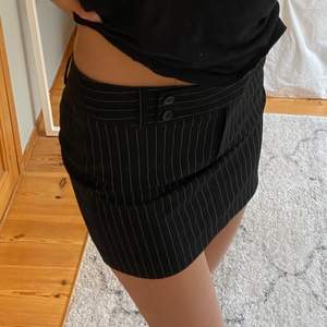 Jätte snygg och cool kort kjol från topshop💕aldrig använd+frakt
