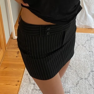 Kjol - Jätte snygg och cool kort kjol från topshop💕aldrig använd+frakt