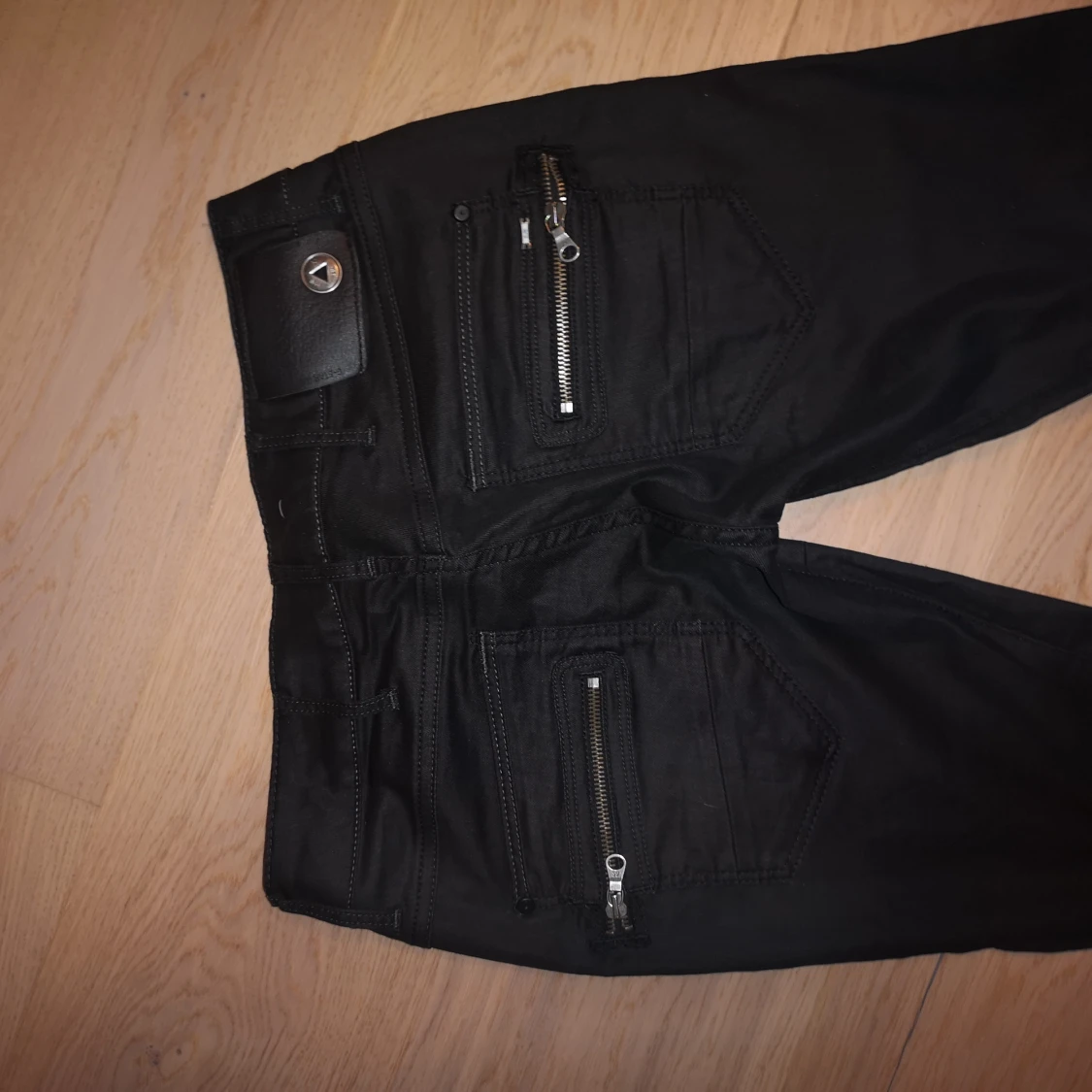 Svarta byxor från G-star  - 91