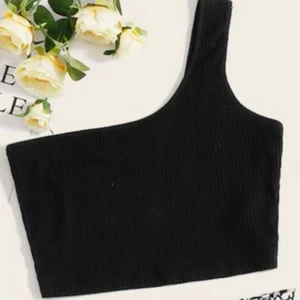 One shoulder tröja shein - En fin one shoulder tröja från shein aldrig andvänd bara testad