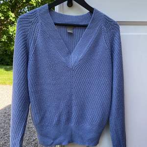 Ljusblå tunnstickad tröja från Lindex! Storlek XS men passar även S. I princip aldrig använd. 