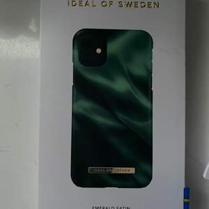 Ett helt nytt mobilskal från ideal of sweden. Skalet är magnetsikt. Säljes pgr av dubbelköp. Passar iPhone 11/XR. Nypris 399kr.