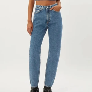 Supersköna momjeans  - Fina mellanblå momjeans från Weekday☺️