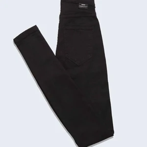 Dr denim jeans - Helt oanvända svarta jeans från dr denim. Säljs då de inte används!