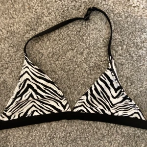 Zebra bikinitopp  - Fin bikini storlek XS, aldrig använd