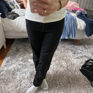 Mid Waits jeans  - Säljer mina jätte snygga mid waist jeans då jag har ett par exakt likadana