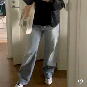 Levi’s jeans   - Ett par Levis’s jeans, köpta for cirka en månad sen men var tyvärr lite för stora för mig..💜dem är i toppskick och är knappt använda.