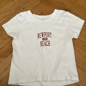 Brandy Melville topp! - Skit fin brandy t-shirt!! Nästan oanvänd!! 