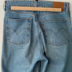Levis ribacge straight jeans - Jätte fina Levis jeans i väldigt fint skick. Använda fåtal gånger. 