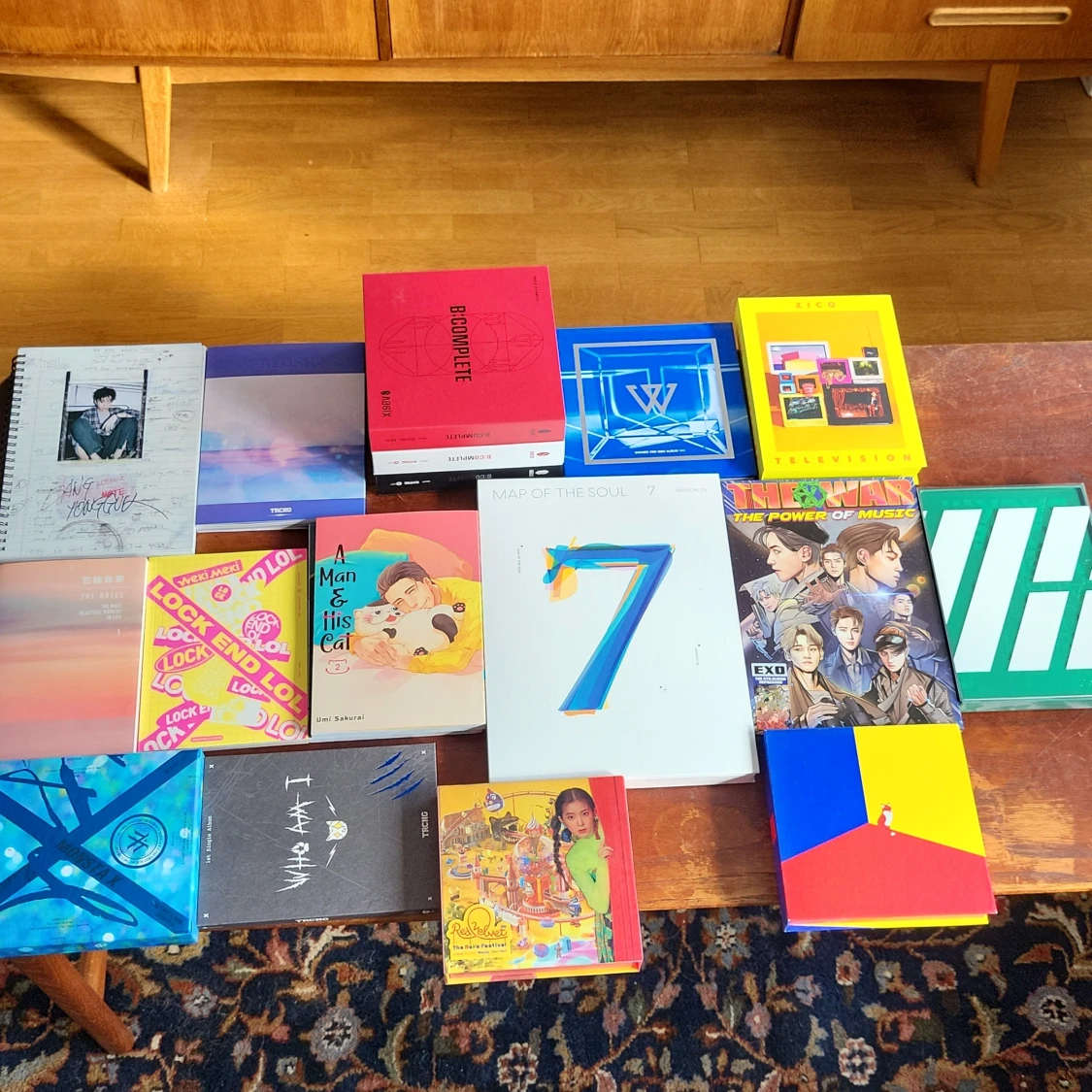 Kpop albums/2 manga - 90