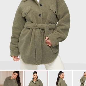 Teddy jacka Nelly  - Teddy jacka från Nelly i färgen grön köpt för ett tag sedan men endast använd 1 gång 