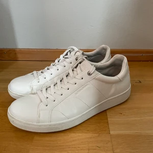 Björn Borg skor - Björn Borg Skick 9/10  Har använts 2 ggr Storlek 42 Kan mötas upp eller skicka på posten 